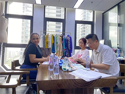 Janubiy Afrikalik mijoz yuqori - ning zhigeng ipakida Ipak bilan hamkorlik qi...